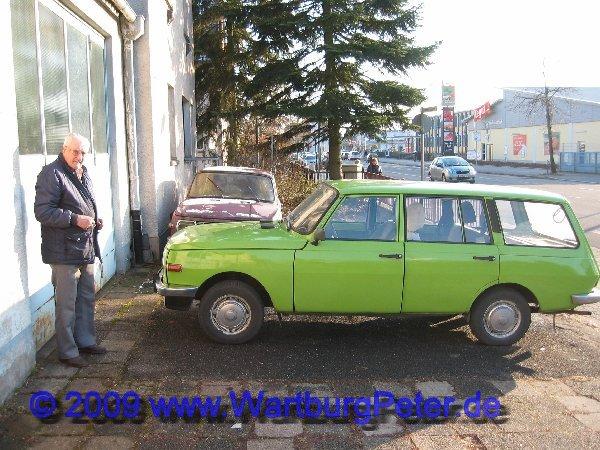 20090214_img_5160.jpg - Inzwischen ist es Frühling und ich war noch mal da. Der alte Wartburg steht noch und ich habe keine Idee. Was soll's. Ich habe meine Autos, ich brauche nichts weiter. Nimm Abschied Peter, was geht mich das Zeugs anderer Leute an?!